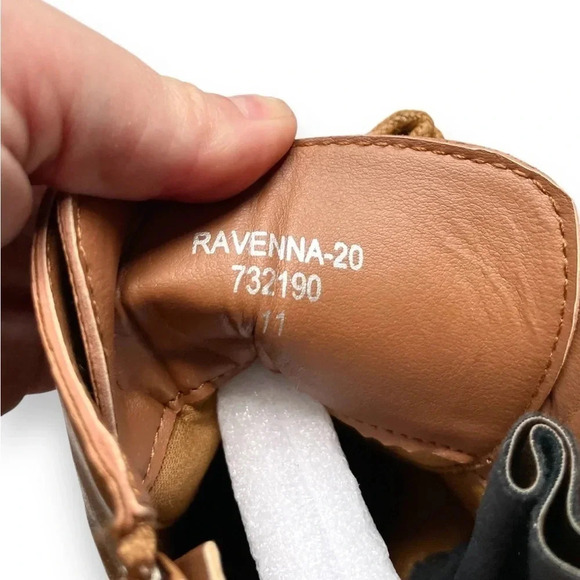 NEW Pierre Dumas Ravenna Two-Tone Faux Leather Boots - Picture 4 of 5